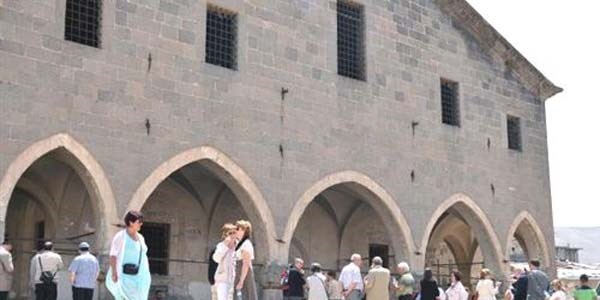 Ni�de'de Rumlar 90 y�l sonra ayin yapt�