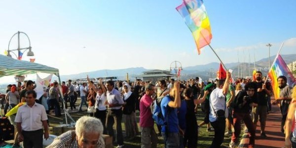 İzmir'deki eylemde kısa süreli gerginlik yaşandı