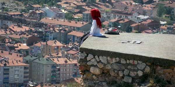 Liseli kızı intihardan polis kurtardı