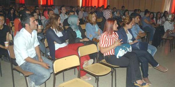 Liseli öğrencilerden örnek davranış