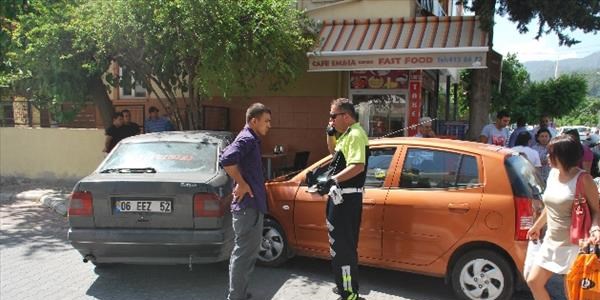 Marmaris'te trafik kazas�: 1 yaral�