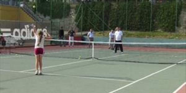 Vali Al, �ampiyon tenis�iyle ma� yapt�