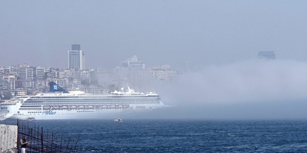�stanbul'da deniz ula��m�na sis engeli
