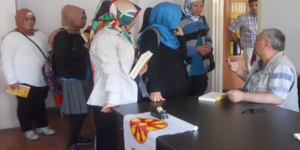 Yazarlar ��rencilerle bulu�tu