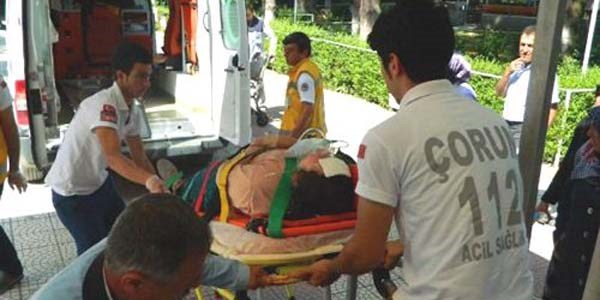 Köy yolunda iki otomibil çarpıştı: 4 yaralı