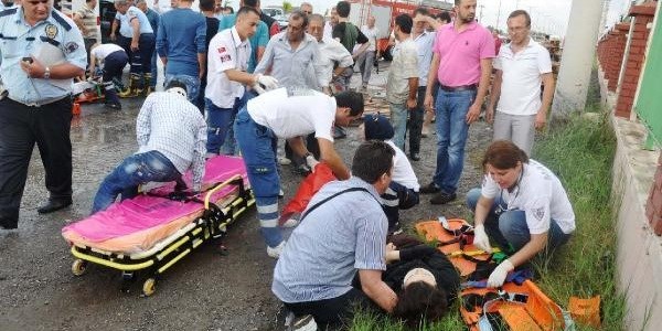 Lastiği patlayan otomobilin çarptığı kadın öldü