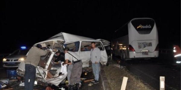 Yolcu otobüsüyle minibüs çarpıştı: 1 ölü, 5 yaralı