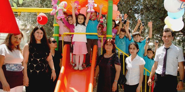 Gönül elçilerinden köy çocuklarına oyun parkı