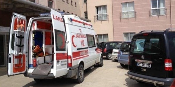 Ambulans girişi otoparka döndü