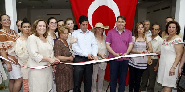 Öğretmenlerden mini defile
