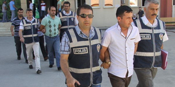 Suçüstü yakalanan gaspçılar adliyeye sevk edildi