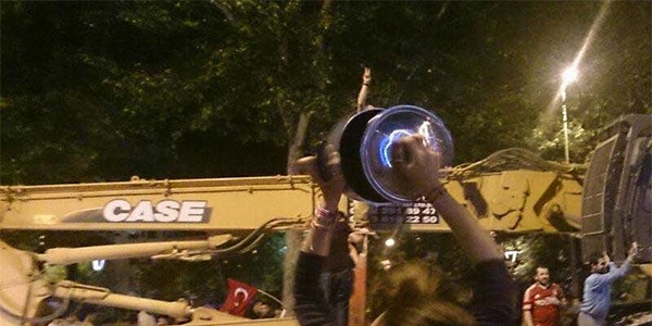 Tencere, tavayla direniş yaptığını sananlar...