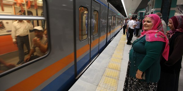 Bağcılar-Başakşehir-Olimpiyatköy metrosu çalışmaya başladı/ Video