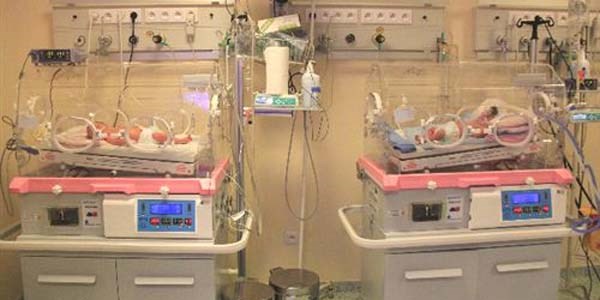 Engelli ocuu evlat edinen ift, 25 yl sonra ikiz bebek sahibi oldu