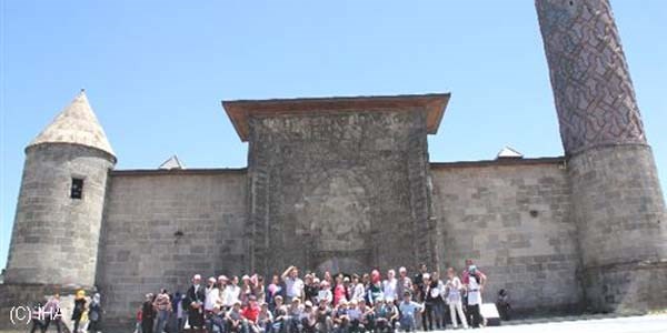 Erzurum'da okul bitmesine ra�men okul gezileri devam ediyor