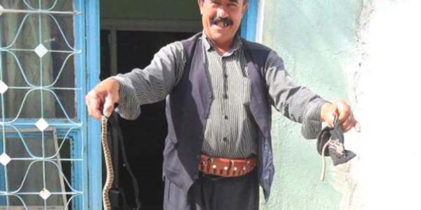 Besni'de evin �ocuk odas�ndan 2 y�lan ��kt�