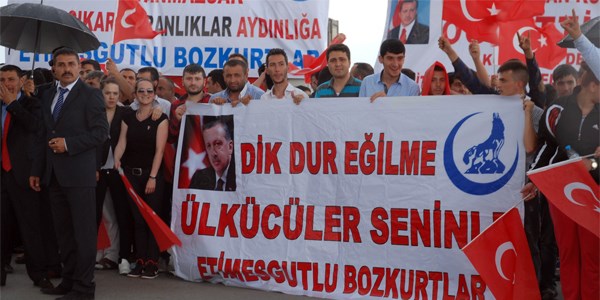 Ülkücülerden Erdoğan'a: Dik dur eğilme ülkücüler seninle