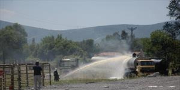 Asfalt şantiyesinde tanker patladı