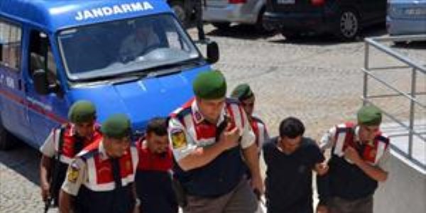 Annelerinin sevgilisini sopayla d�verek �ld�rd�ler