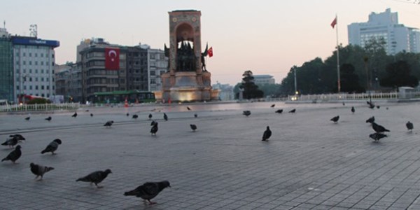 Taksim Meydanı yaya ve araç trafiğine açıldı