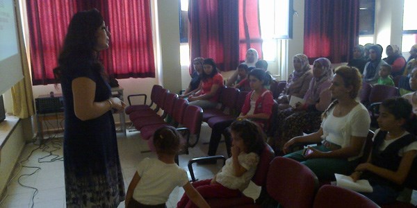 İzmir'de güvenli annelik eğitimi
