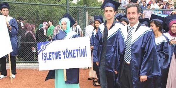 Baba ile o�lu birlikte mezun oldular