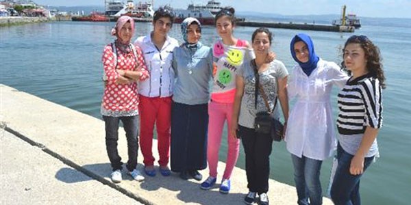 Mardin'den gelen öğrenciler denizi ilk kez Gelibolu'da gördü