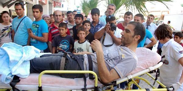 Bankada b��akl� kavga: 2 yaral�