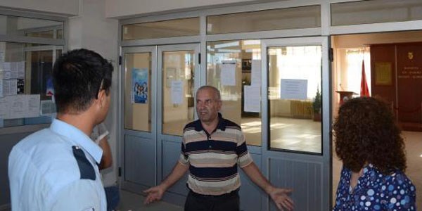 Okul asans�r� ar�za yap�nca ��renciler mahsur kald�