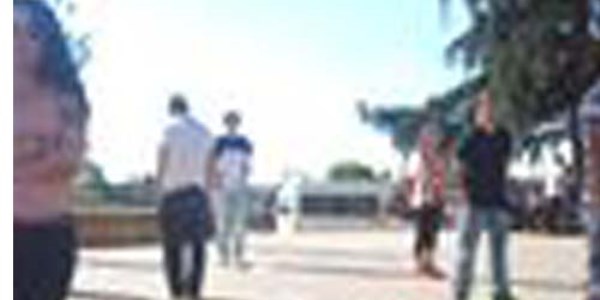 Liseli 'duran adamlar'