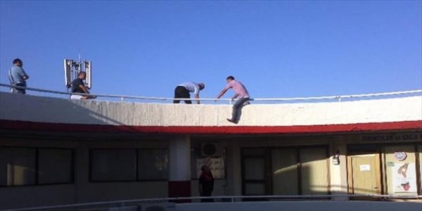 İntihardan polis kurtardı