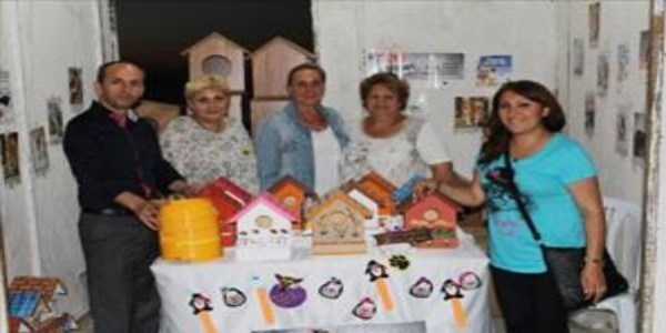 Sokak hayvanları için su ve mama kapları dağıtılıyor