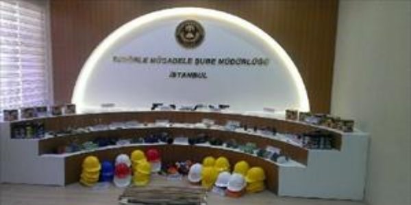 Terör operasyonunda ele geçirilenler basına gösterildi