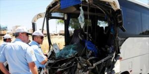 Gaziantep'te midib�s t�r'a �arpt�: 2 yaral�