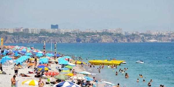 Binlerce insan denize ko�tu