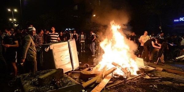 Gazetecilere saldırıya 4 gözaltı