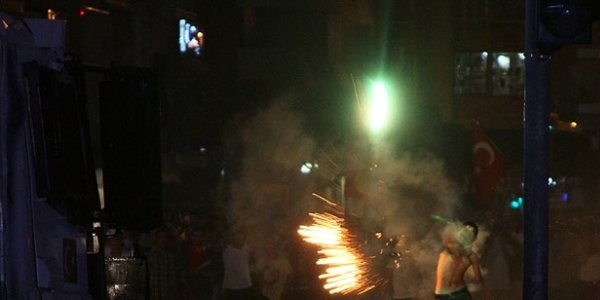 Gezi eyleminde 2 polis bıçaklandı/ Video