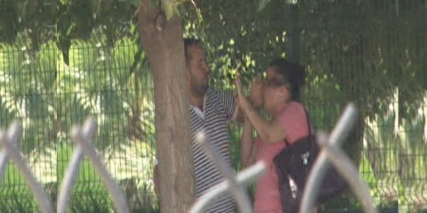 Sokak ortasında birbirlerini tokatladılar