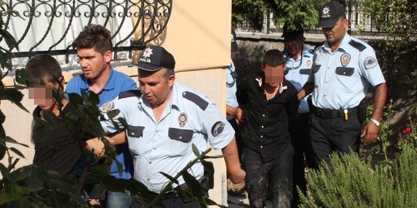 Polis yakalamaktan onlar çalmaktan bıkmadı