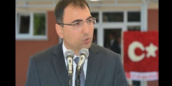 Vali'den 'eli sopalı polis' açıklaması