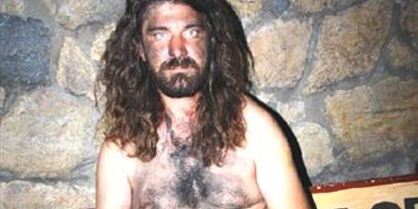 Alevler d���n salonunu k�le �evirdi