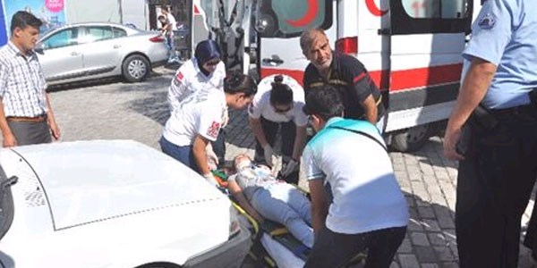 Motosikletin çarptığı kadın yaralandı