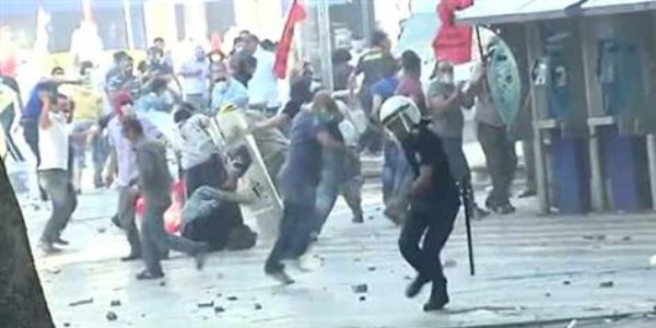 'Adamsın, ellerinden öpüyorum' twitini atan memura soruşturma