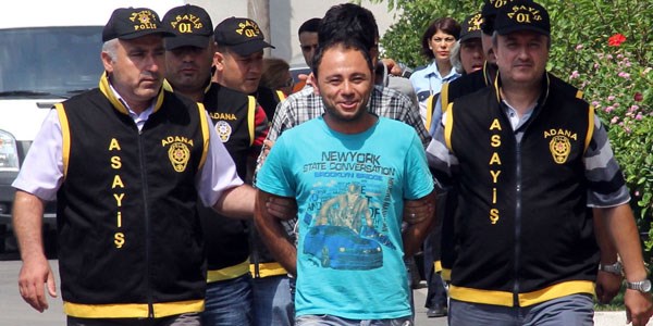 Hırsız zanlısı poz verip polis aracını beğenmedi