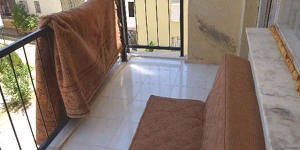 Balkondan düşen çocuk hayatını kaybetti
