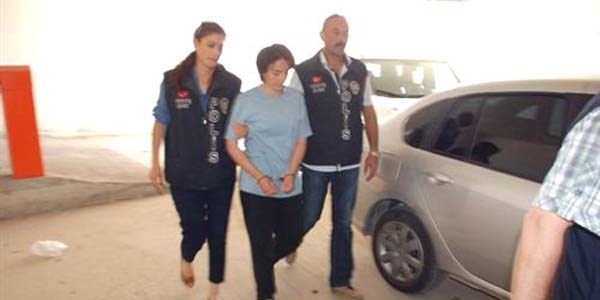 Eşini öldürüp polise teslim oldu, babasıyla birlikte tutuklandı