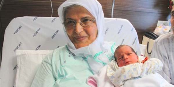 54 yaşında anne oldu