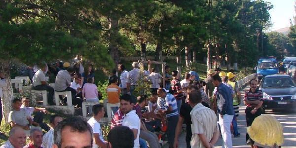 300 madenci, arkadaşları için iş bıraktı