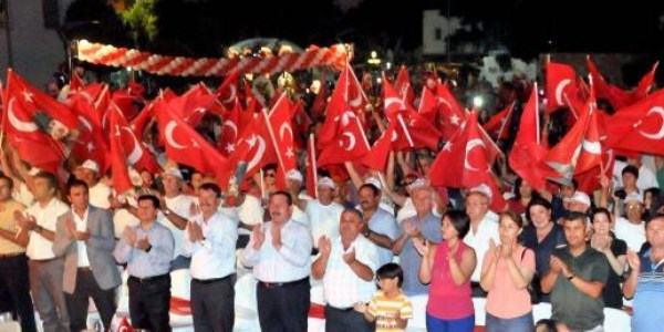 Yenilenen Yalıkavak Belediye Meydanı, törenle açıldı