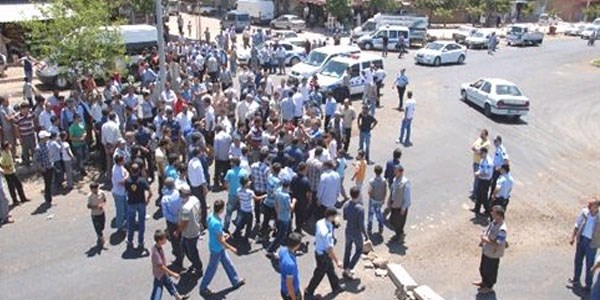 Kazalara isyan eden vatandalar yolu kapatt
